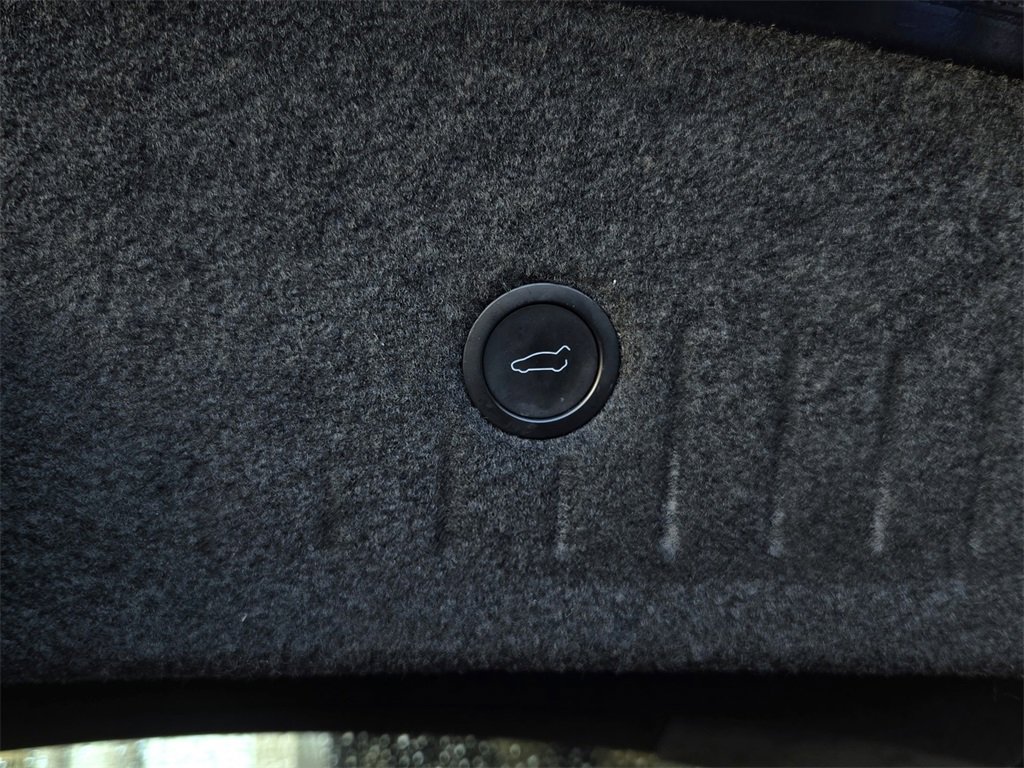 Used 2022 Tesla Model S image 33