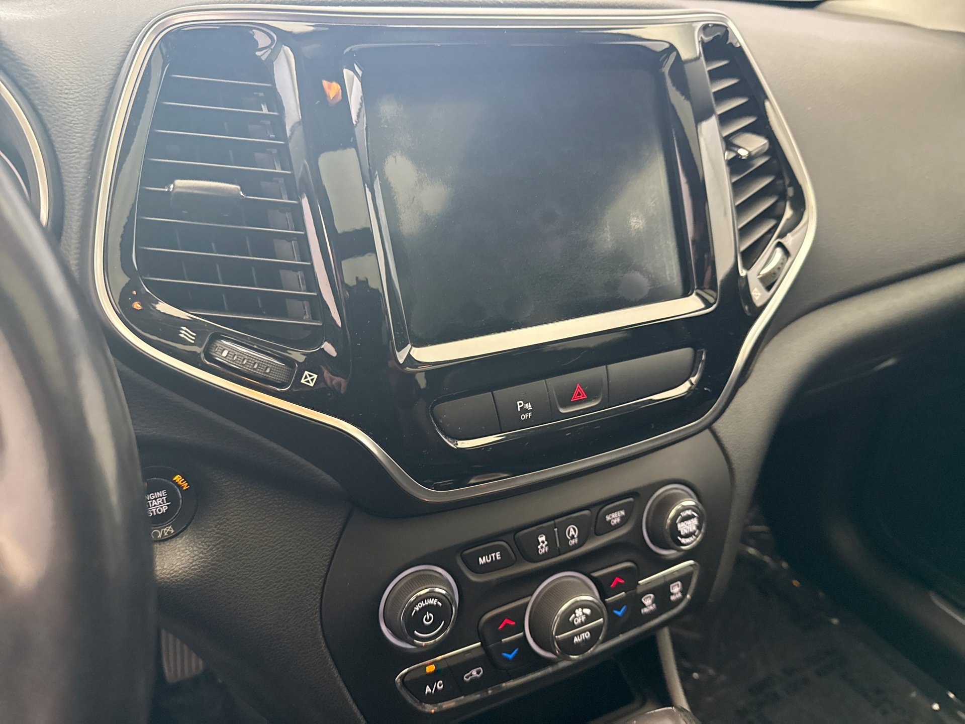 Used 2020 Jeep Cherokee Limited AWD/4WD image 29