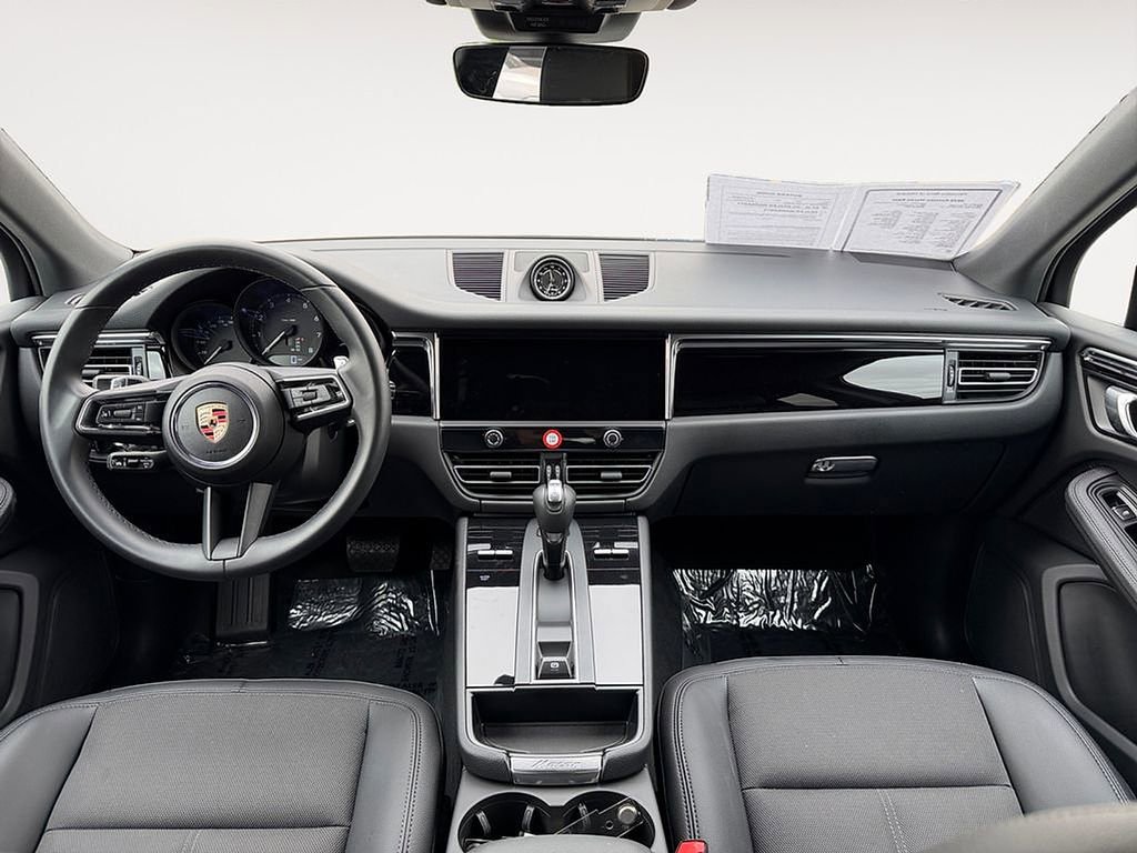 Used 2025 Porsche Macan AWD/4WD image 13