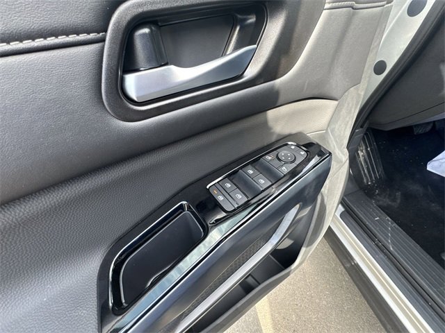 New 2025 Nissan Pathfinder SL image 13