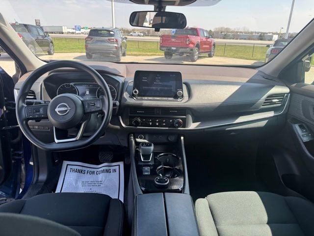 Used 2023 Nissan Rogue S image 28