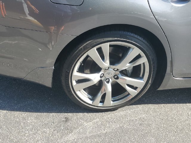 Used 2019 INFINITI Q70 Luxe w/ Sport Package RWD image 5