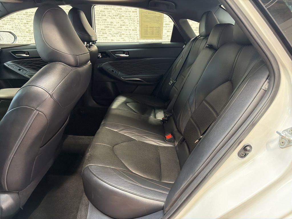 Used 2021 Toyota Avalon Limited FWD image 13