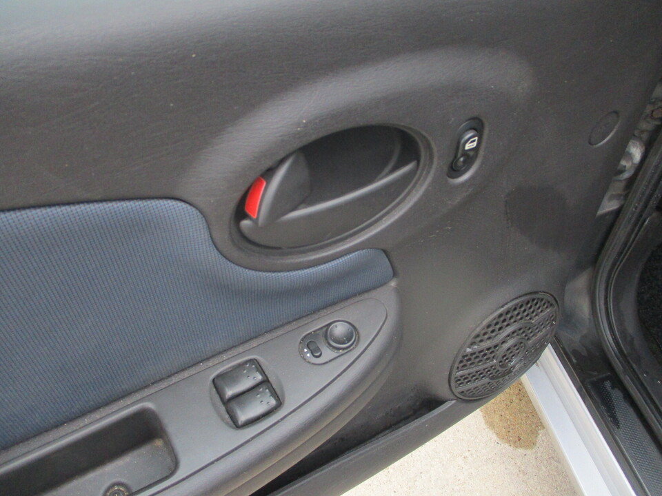 Used 2004 Saturn ION Level 2 w/ Power Pkg FWD image 24