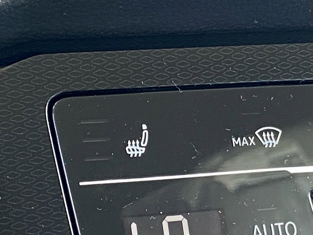 New 2025 Volkswagen Taos SE image 7