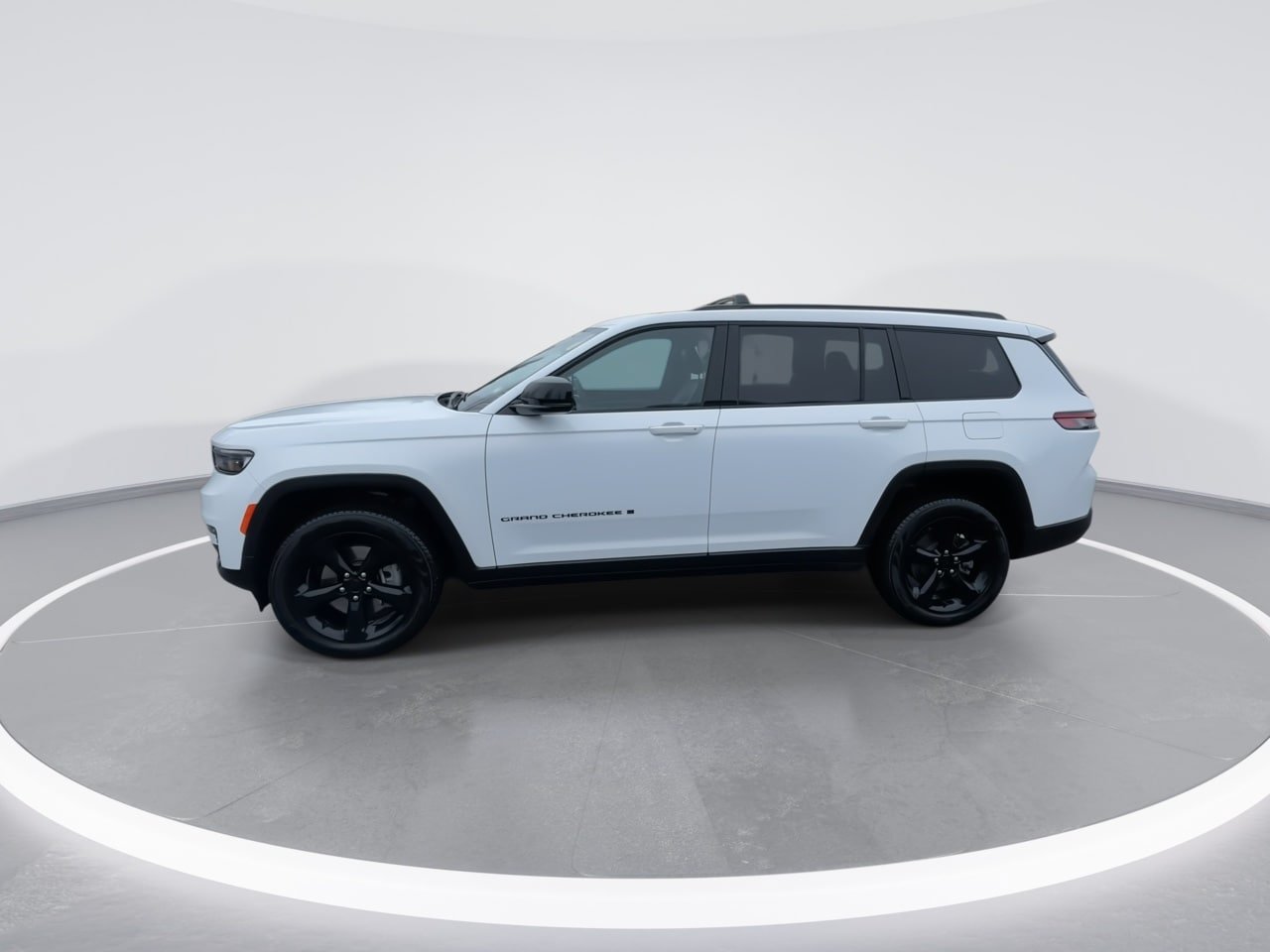 Used 2025 Jeep Grand Cherokee L Limited w/ Black Appearance Package AWD/4WD image 10