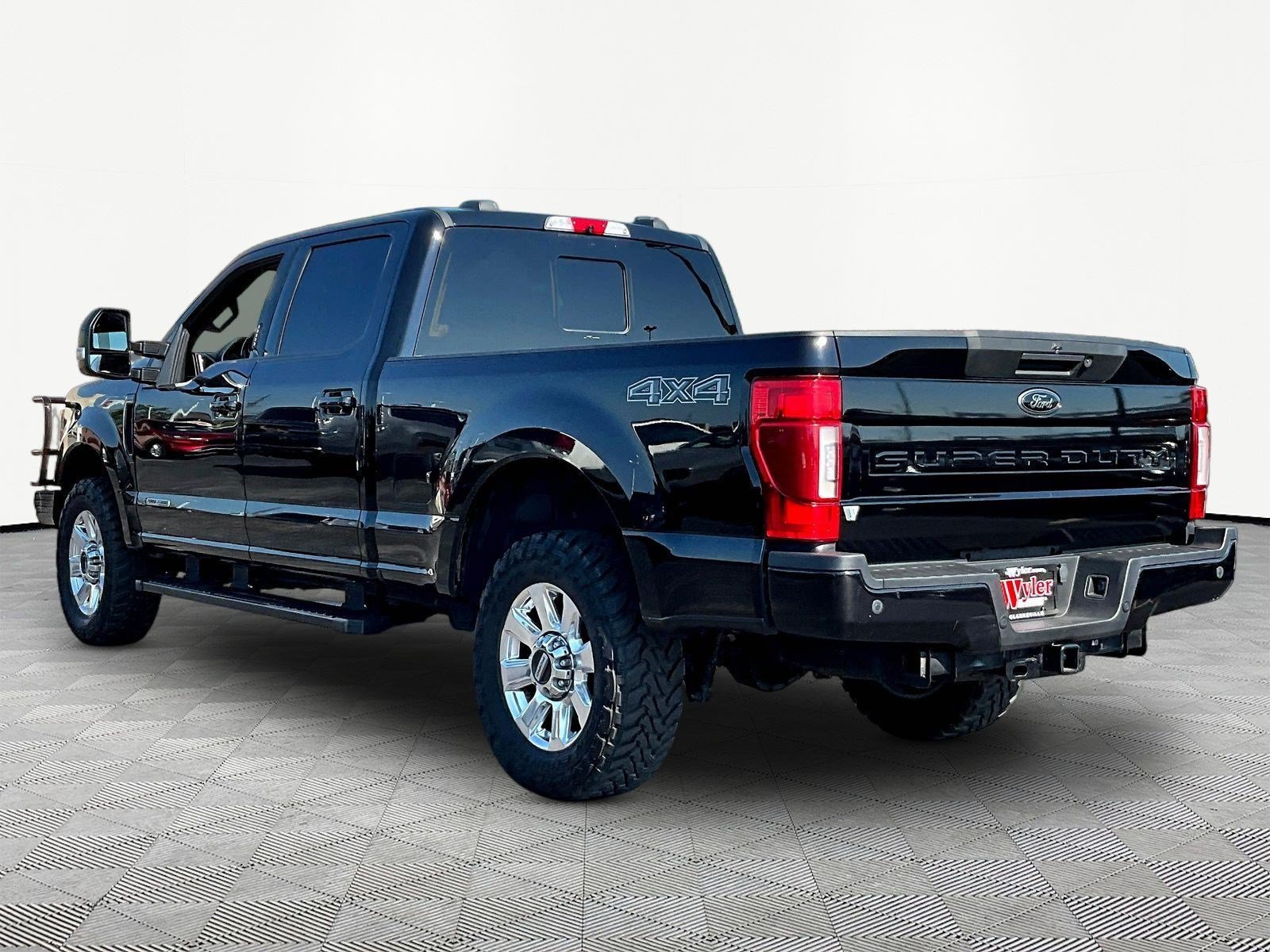 Used 2022 Ford F250 Lariat w/ Black Appearance Pkg AWD/4WD image 4