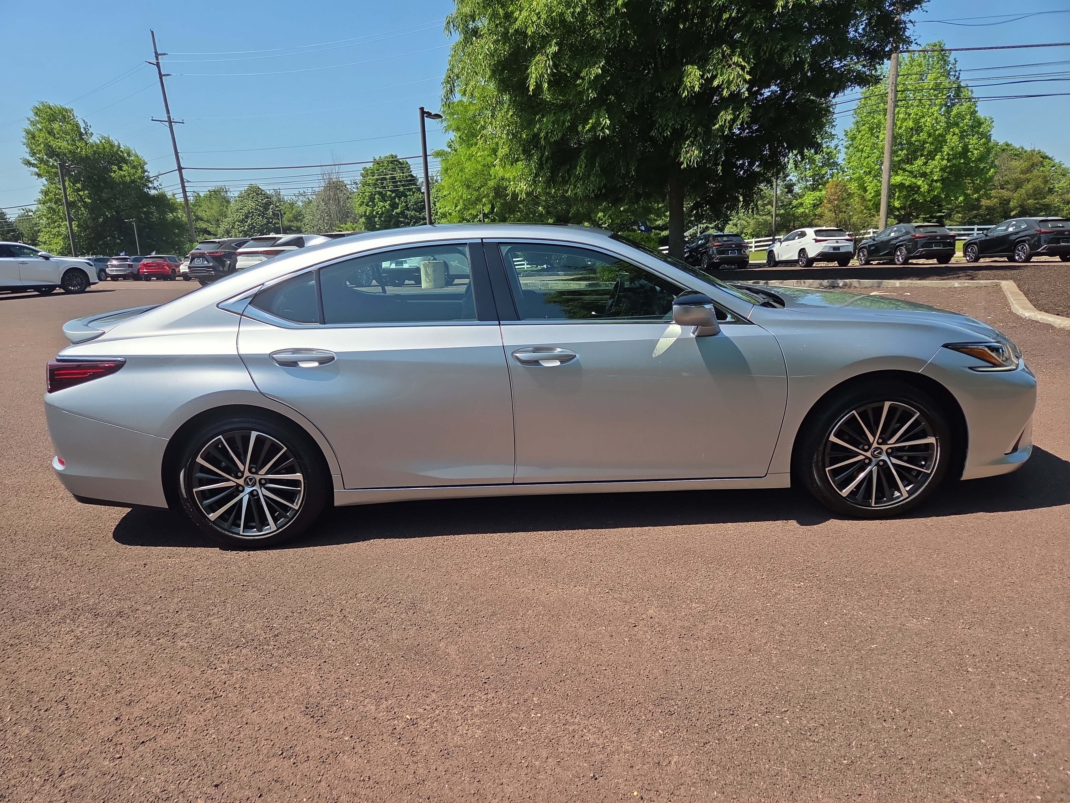 Certified 2025 Lexus ES 350 w/ Premium Package FWD image 2
