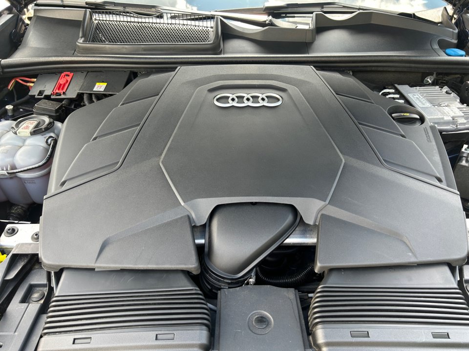 Used 2021 Audi Q8 Premium Plus AWD/4WD image 16