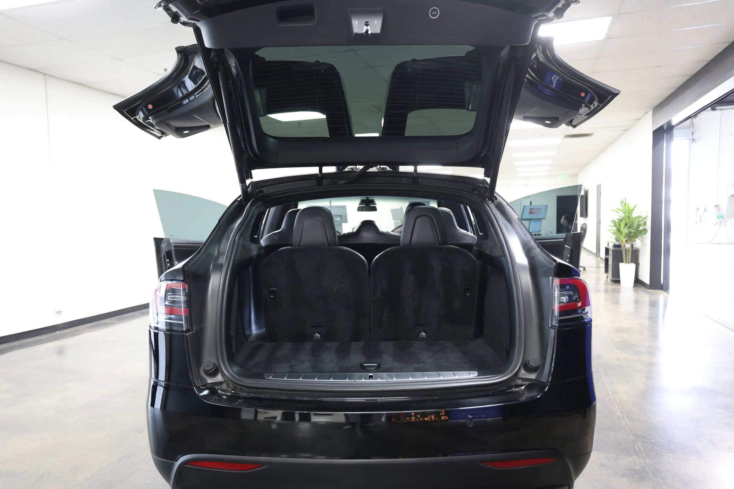 Used 2018 Tesla Model X 75D image 50