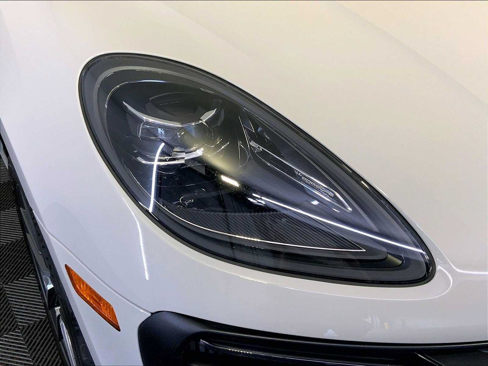 Certified 2024 Porsche Macan S AWD/4WD image 12