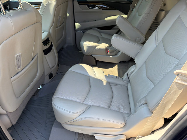 Used 2020 Cadillac Escalade Premium Luxury AWD/4WD image 23