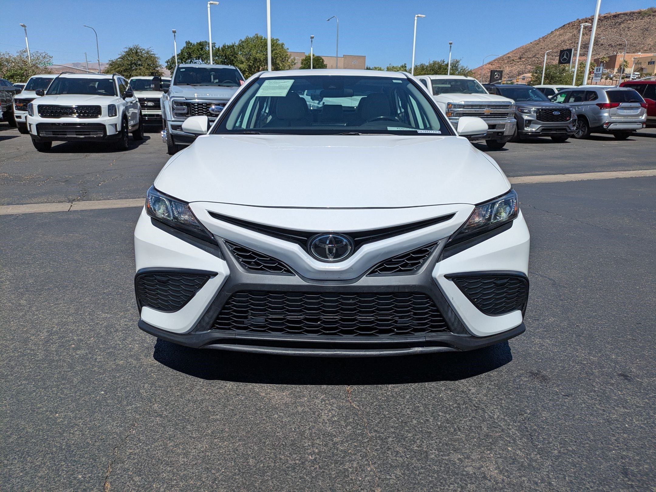 Used 2023 Toyota Camry SE FWD image 9