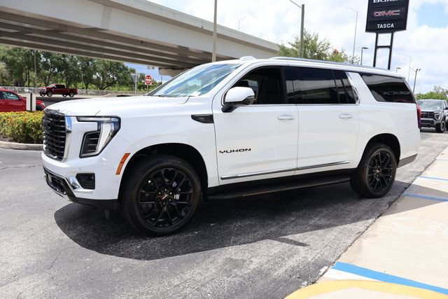 New 2026 GMC Yukon XL Elevation w/ Elevation Premium Package RWD image 3