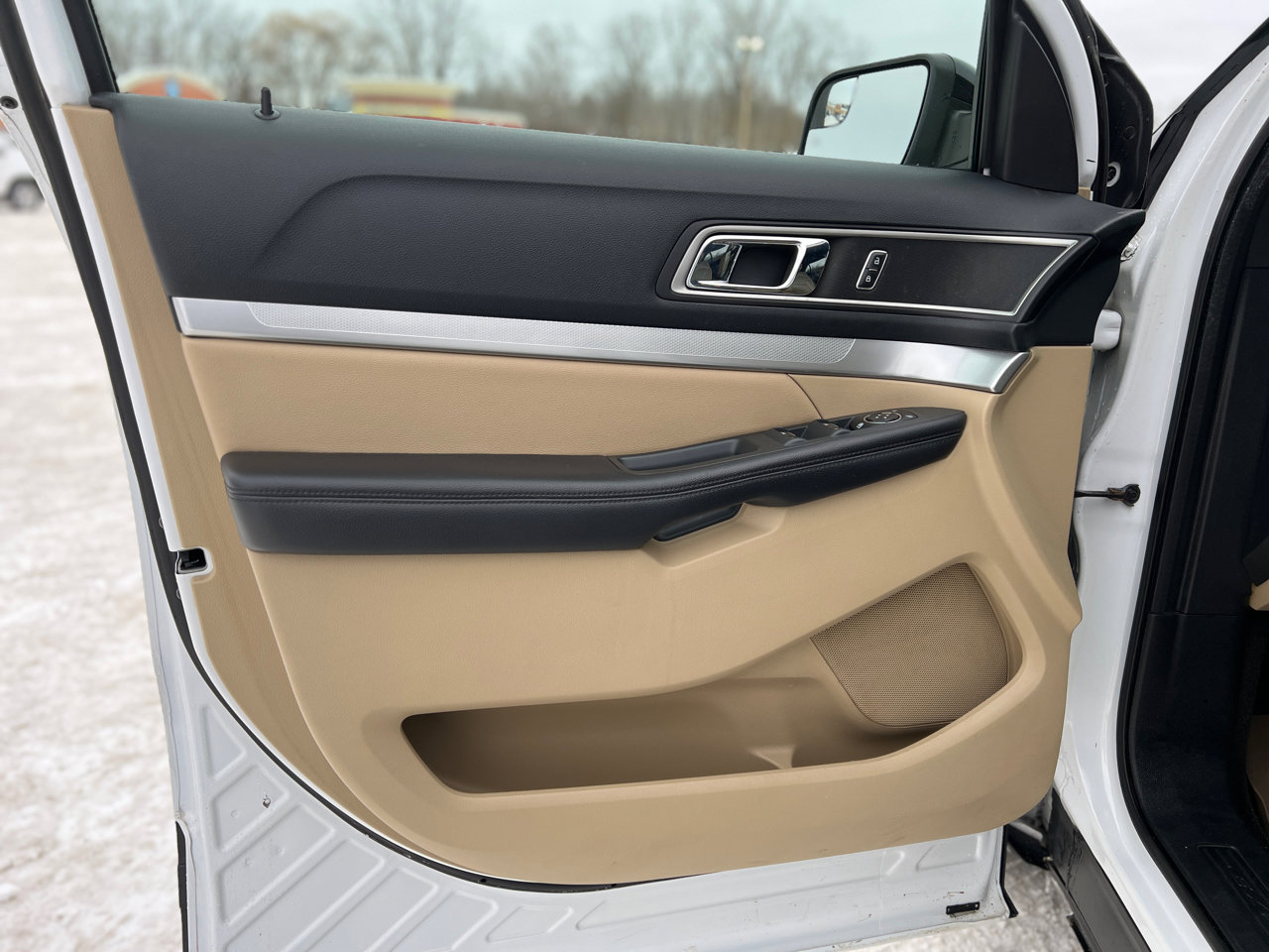 Used 2016 Ford Explorer XLT w/ Equipment Group 202A image 14