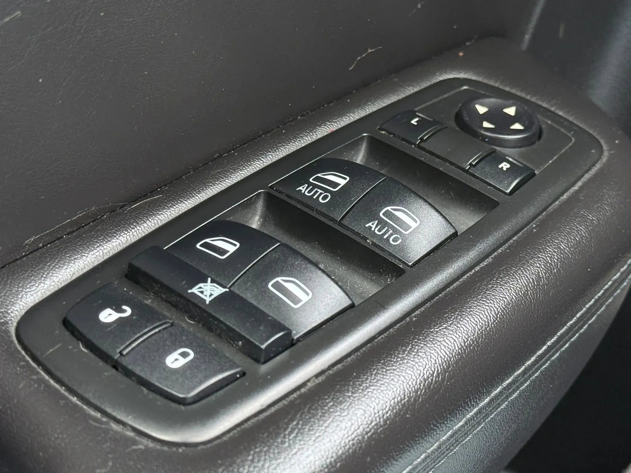 Used 2015 Chrysler 200 S w/ Navigation & Sound Group I image 23