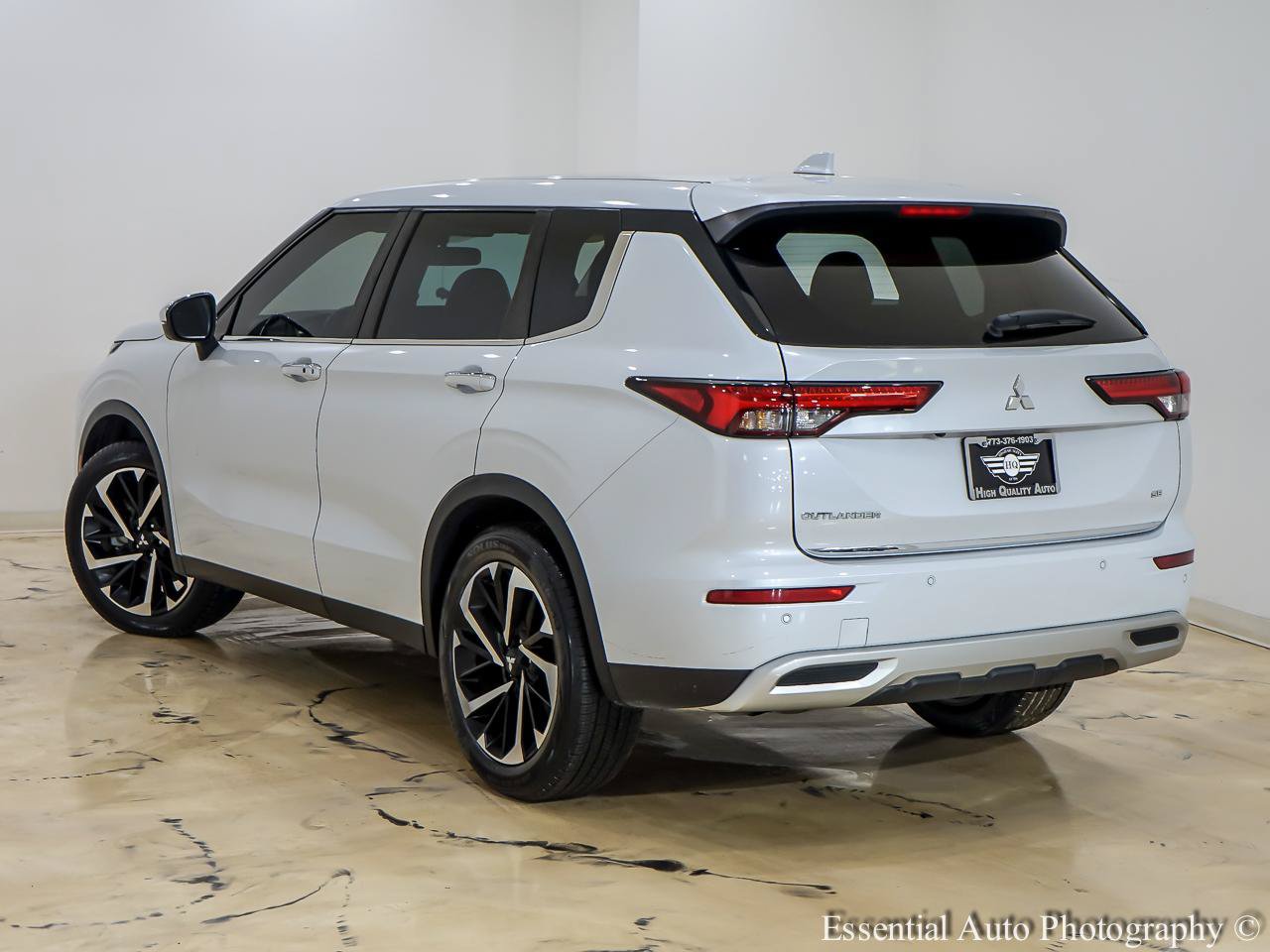 Used 2023 Mitsubishi Outlander SE FWD image 10