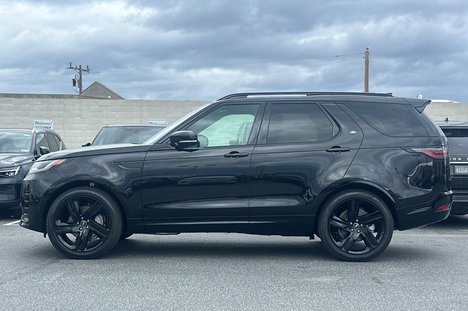 New 2026 Land Rover Discovery Dynamic SE image 2