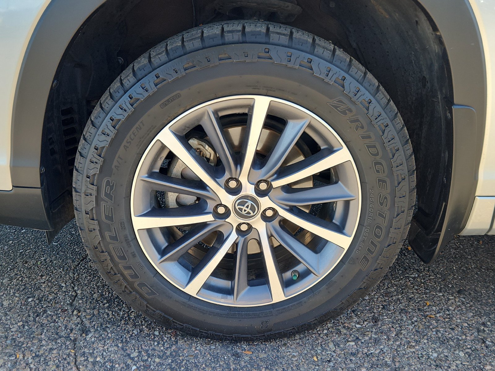Used 2018 Toyota Highlander XLE AWD/4WD image 18