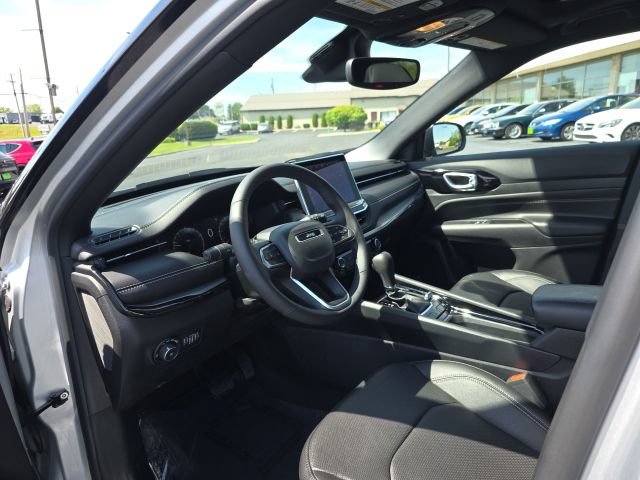 Used 2024 Jeep Compass Limited w/ Driver Assist Group I AWD/4WD image 17