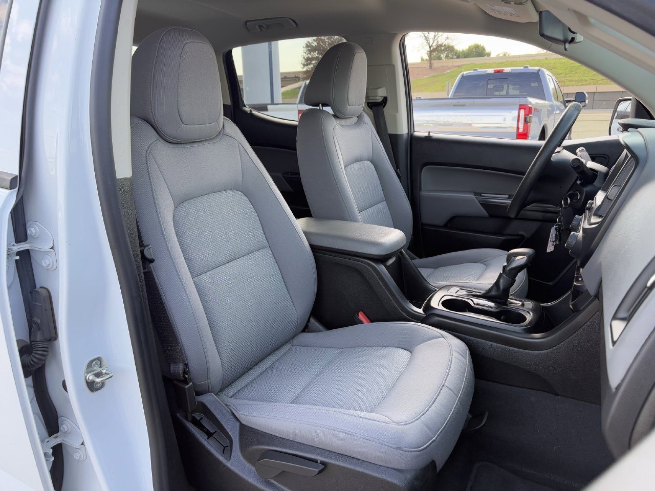 Used 2022 Chevrolet Colorado W/T w/ WT Convenience Package RWD image 28