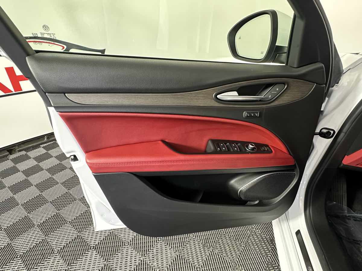 Used 2021 Alfa Romeo Stelvio Ti w/ Active Assist 2 Package TI image 17