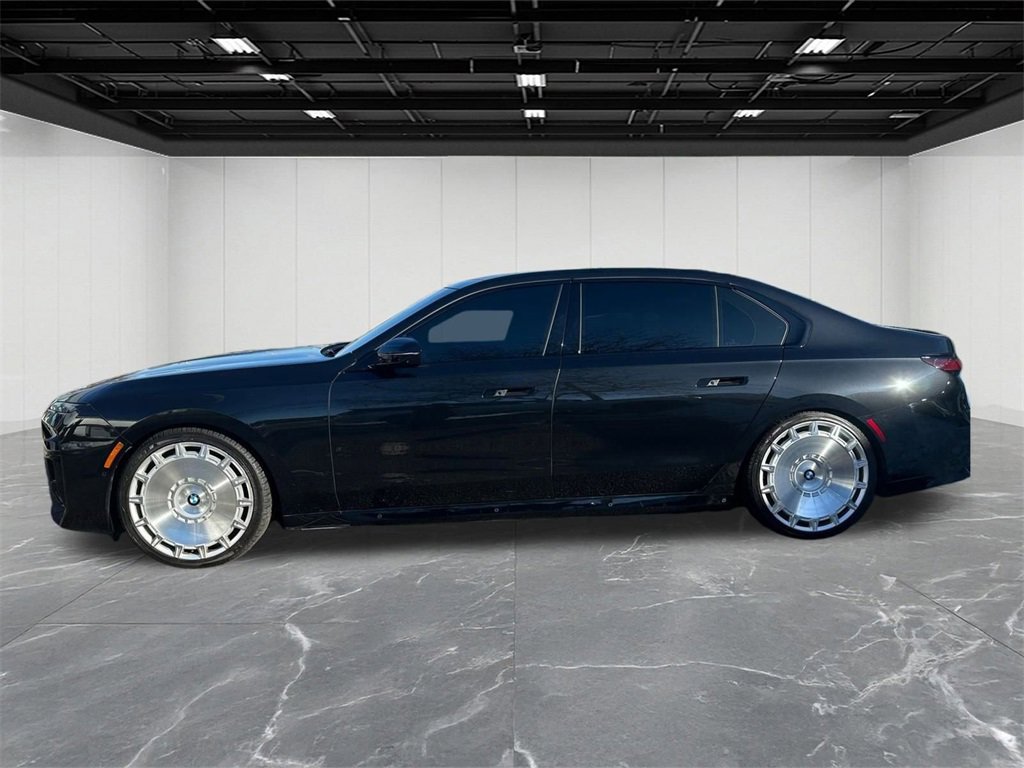 Used 2025 BMW 760i xDrive image 2