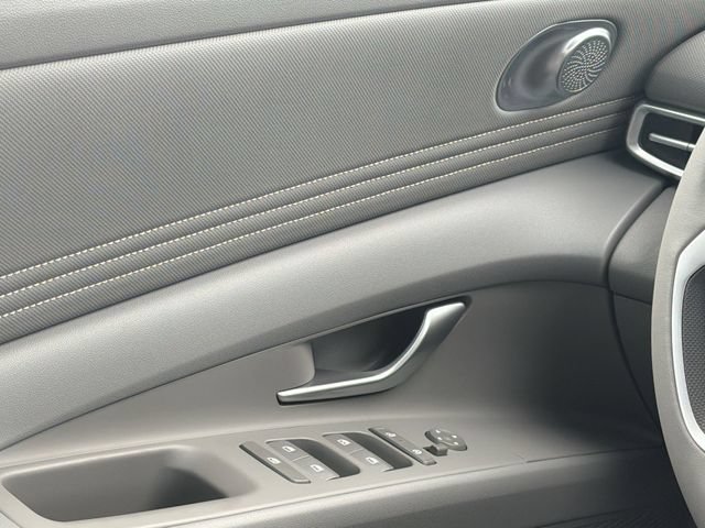 New 2026 Hyundai Elantra Sport FWD image 17