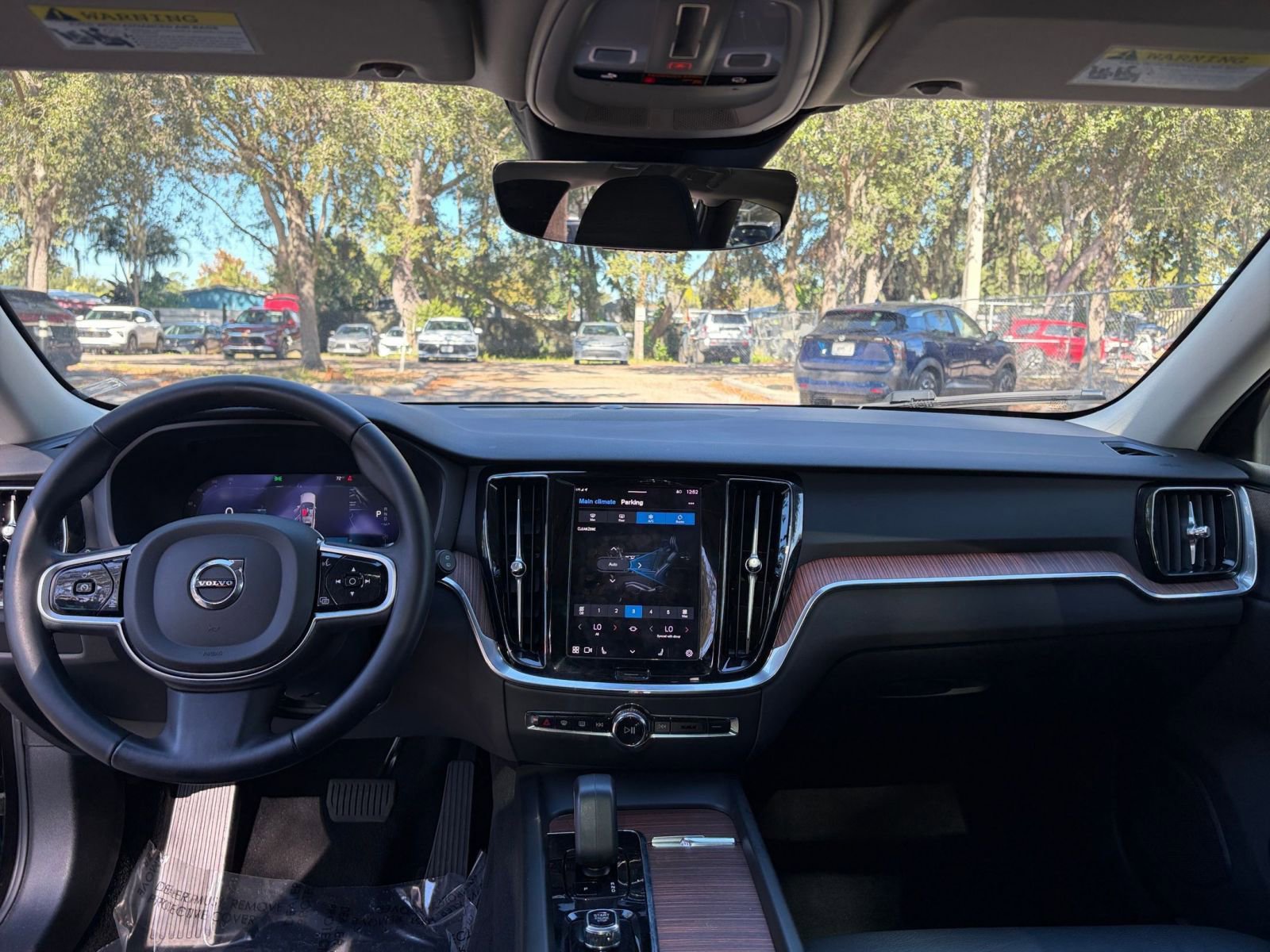 Used 2025 Volvo V60 B5 Cross Country Plus image 36