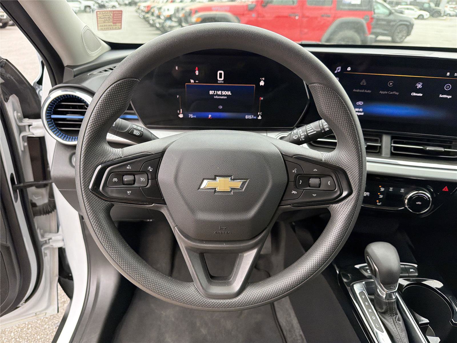 Used 2025 Chevrolet Trax LT image 22