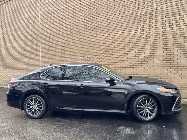 Used 2024 Toyota Camry XLE w/ Cold Weather Package image 5