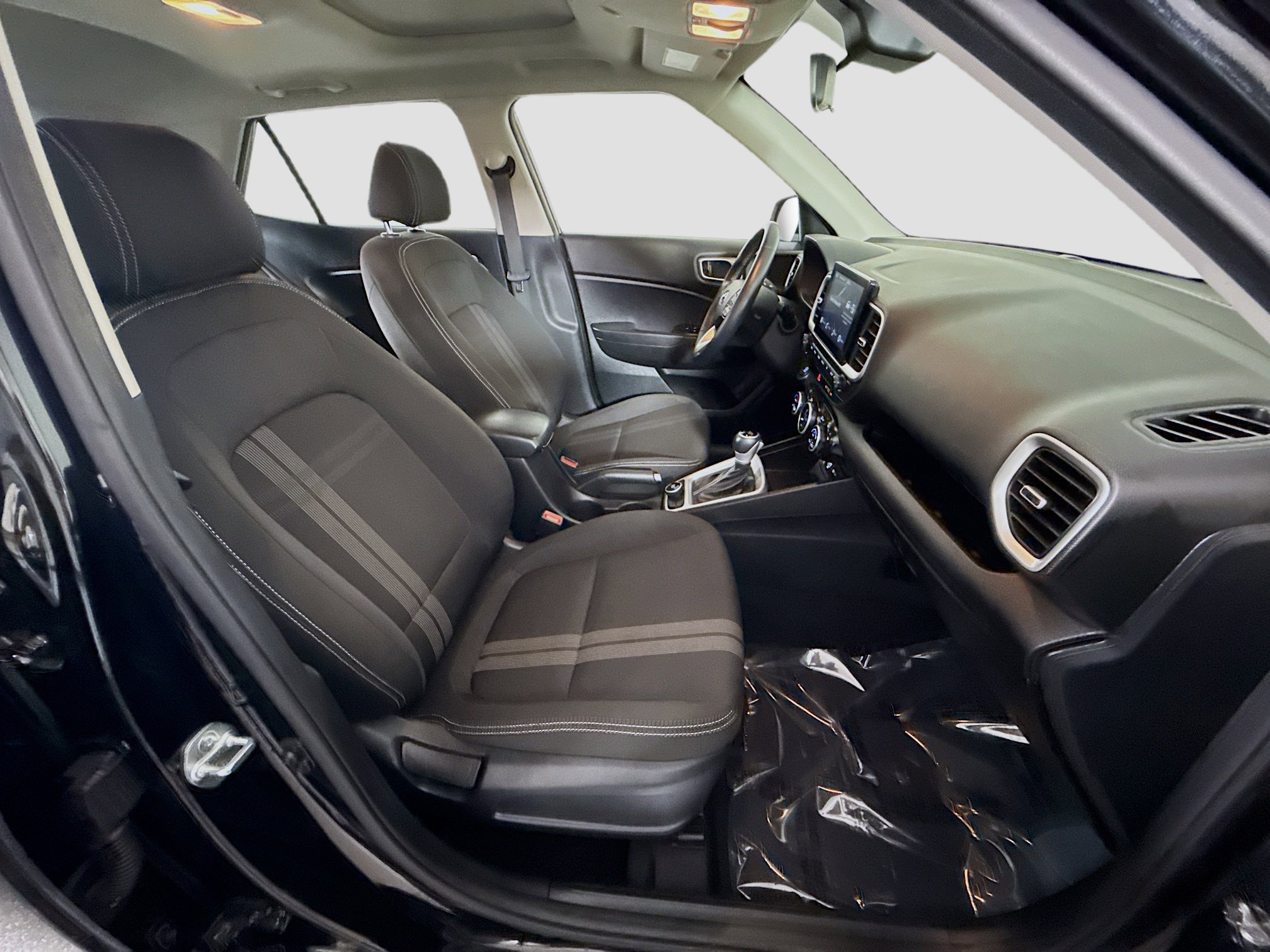 Used 2024 Hyundai Venue SEL FWD image 29