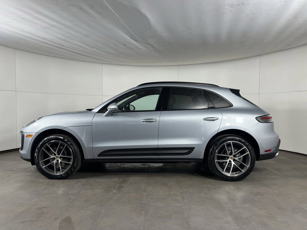 Certified 2025 Porsche Macan image 2