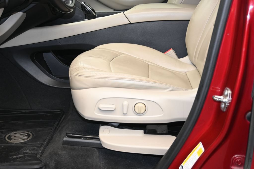 Certified 2018 Buick Enclave Essence FWD image 21