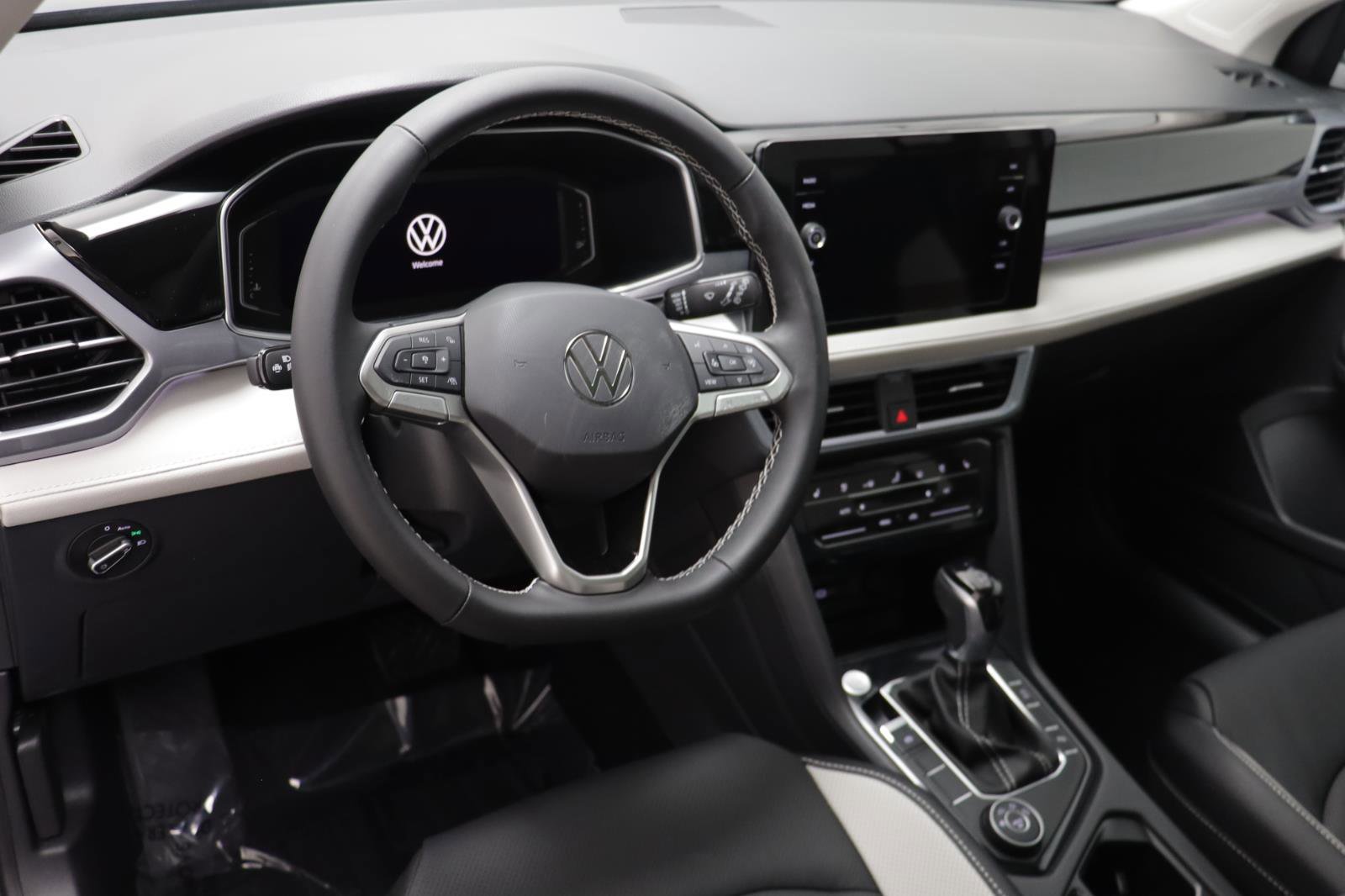 New 2026 Volkswagen Taos SEL image 6