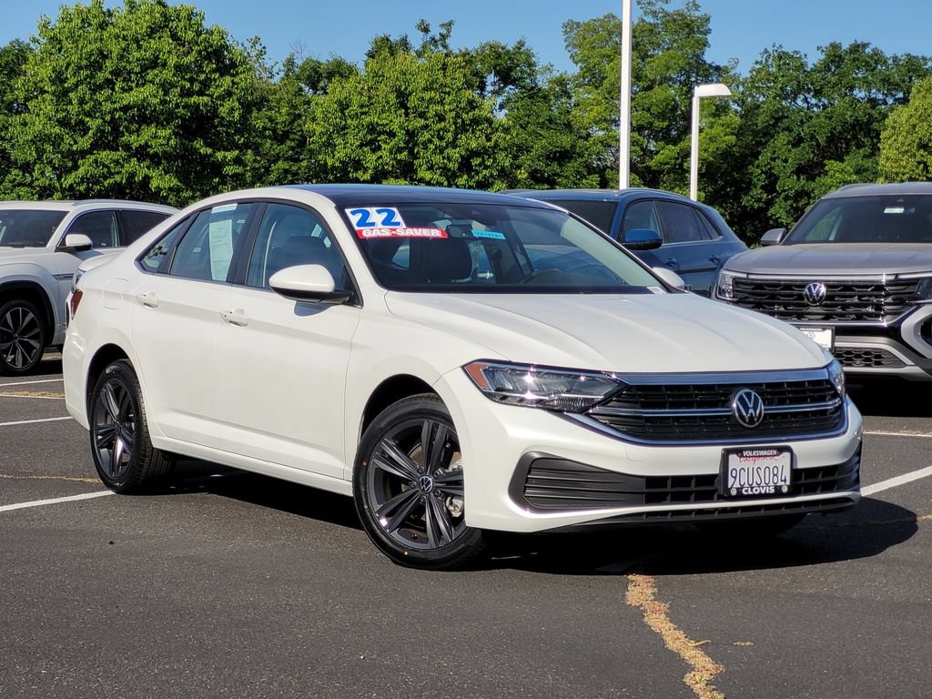 Used 2022 Volkswagen Jetta SE FWD image 2