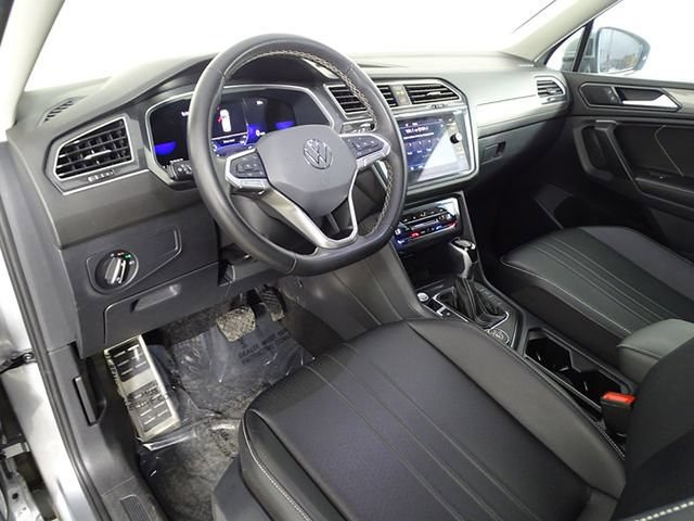 Used 2024 Volkswagen Tiguan SE AWD/4WD image 21
