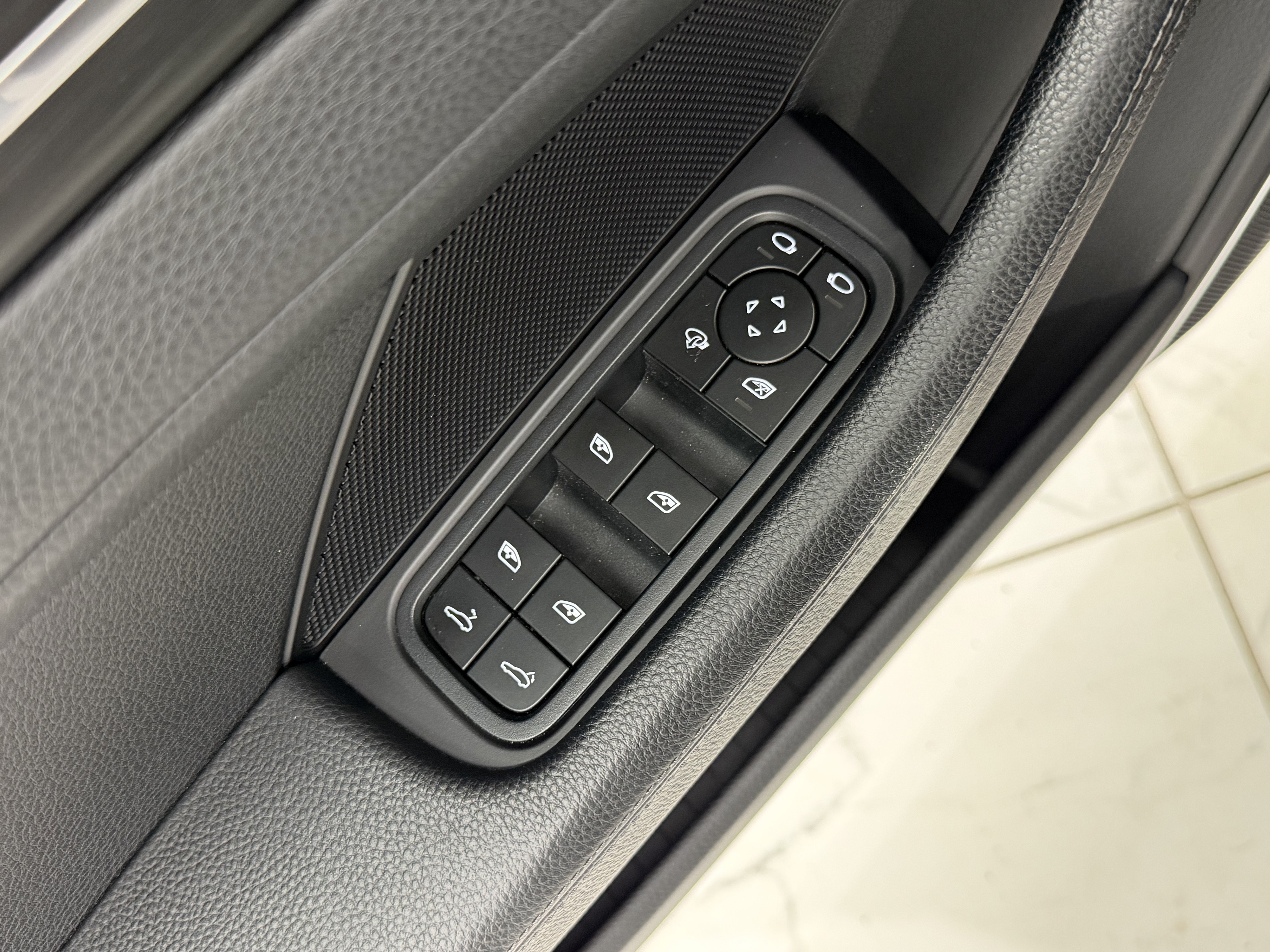 Certified 2023 Porsche Panamera 4 Platinum Edition AWD/4WD image 28