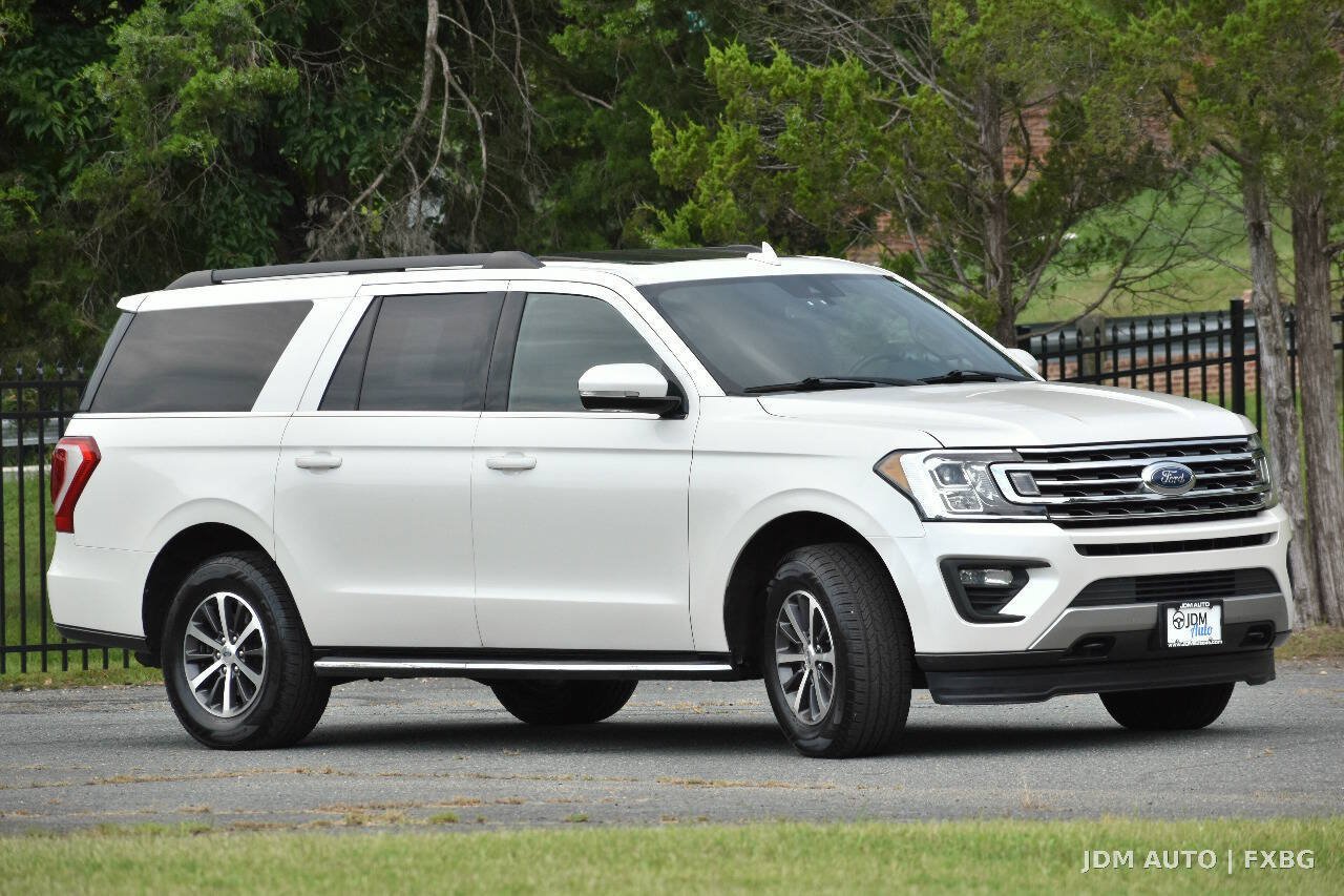 Used 2018 Ford Expedition Max XLT w/ Equipment Group 202A AWD/4WD image 4