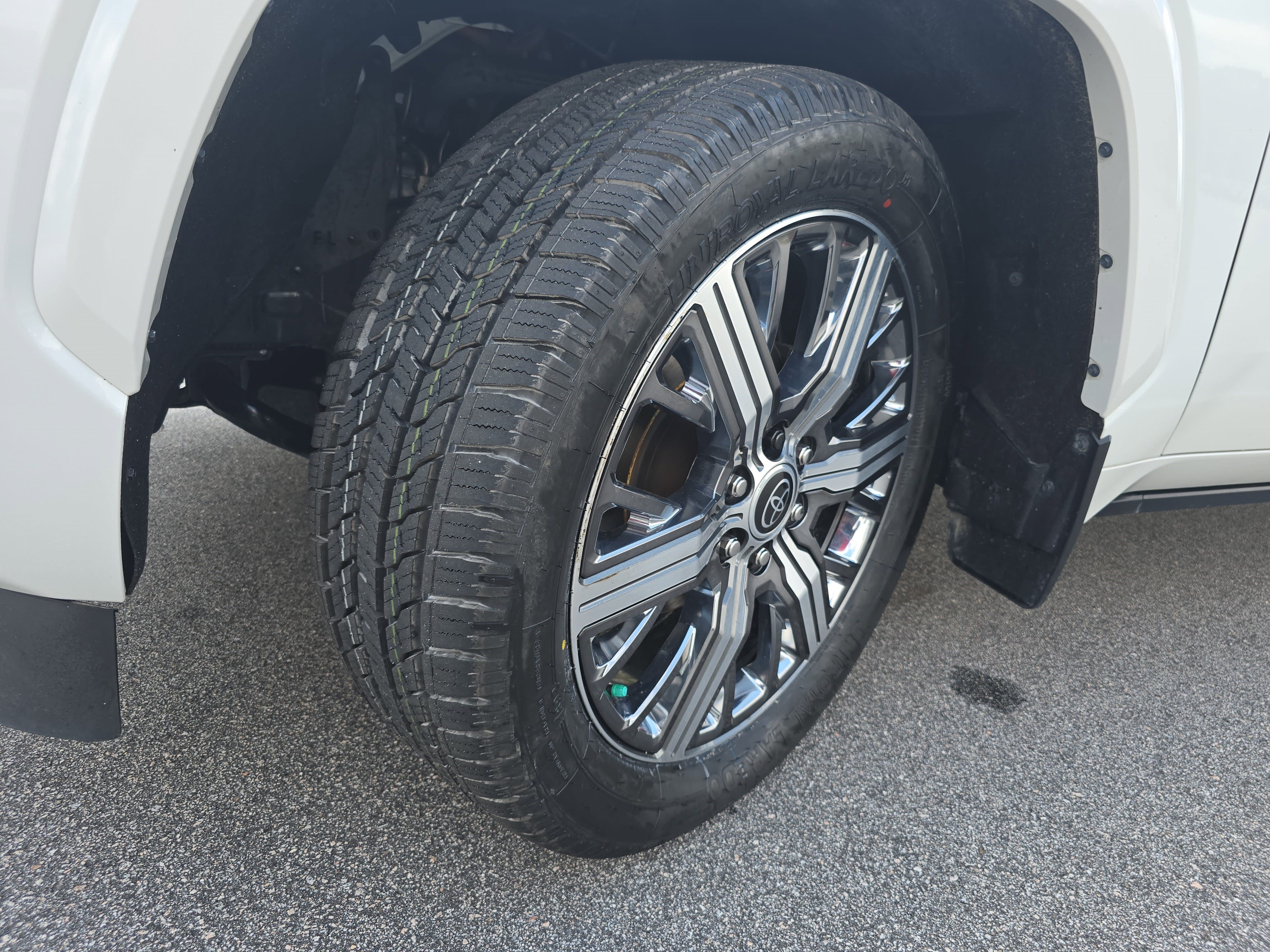 Used 2023 Toyota Sequoia Capstone AWD/4WD image 33