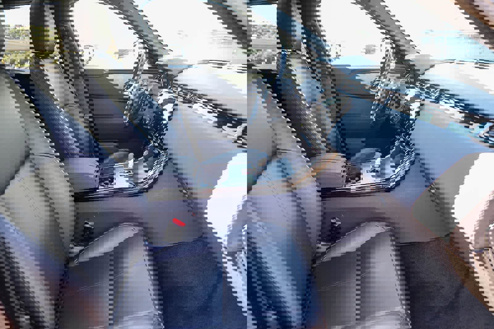 Used 2025 Land Rover Range Rover Velar Dynamic SE AWD/4WD image 14