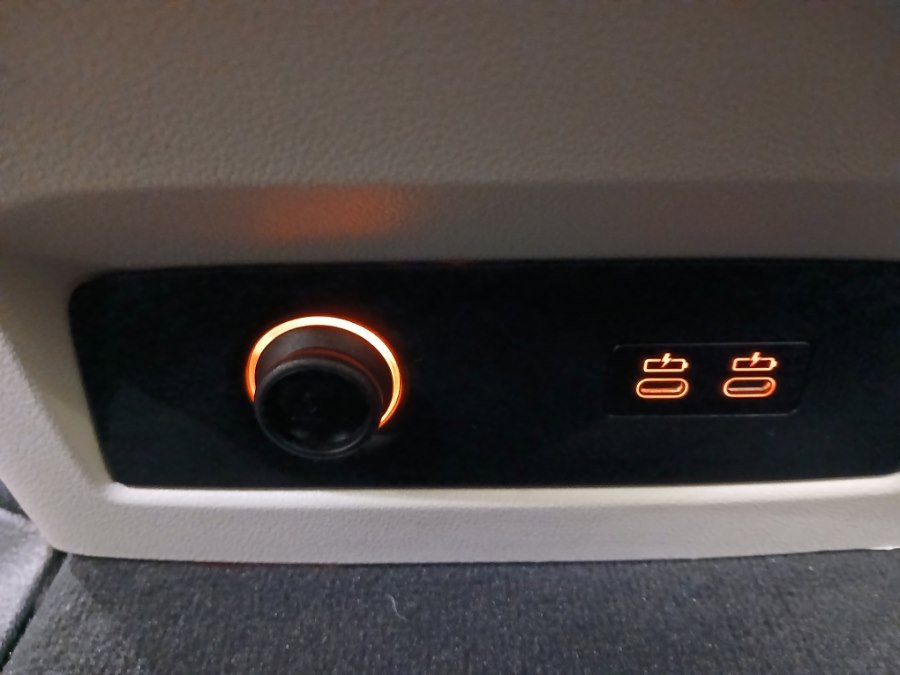 Used 2024 BMW X7 M60i w/ Executive Package image 32