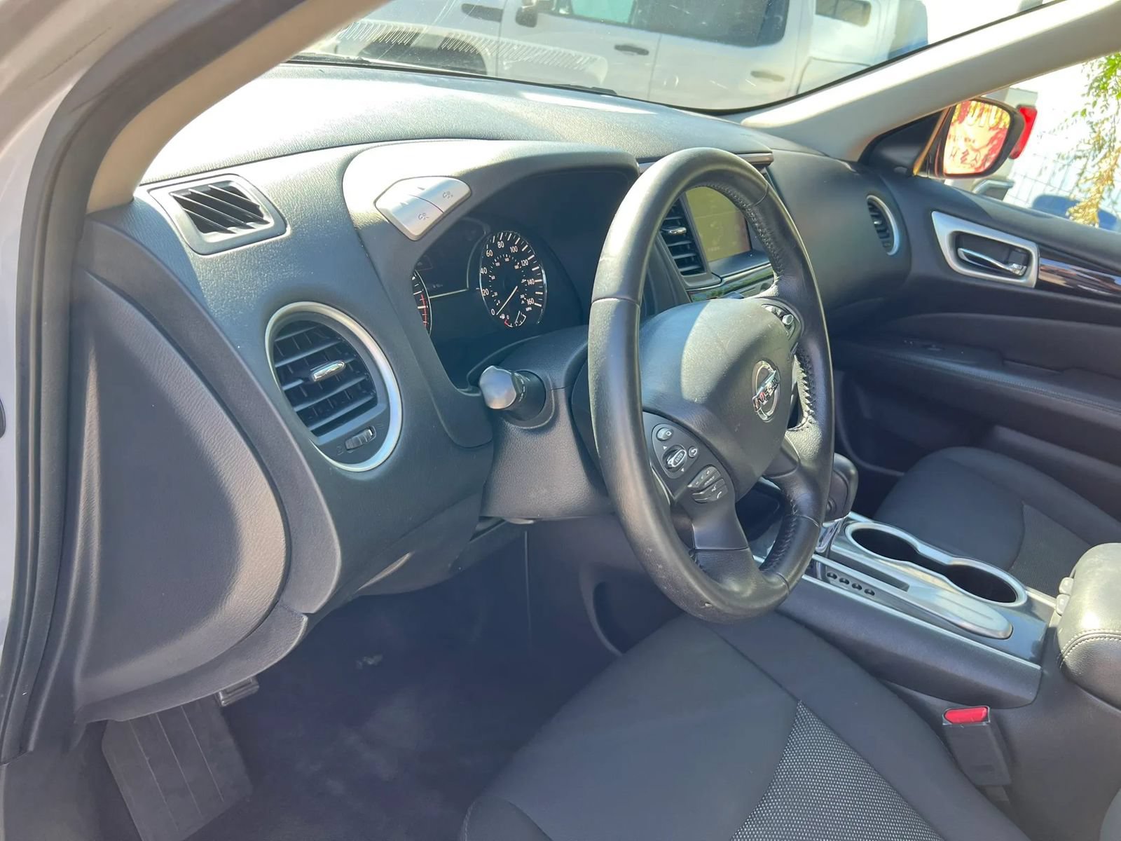 Used 2019 Nissan Pathfinder SV FWD image 15