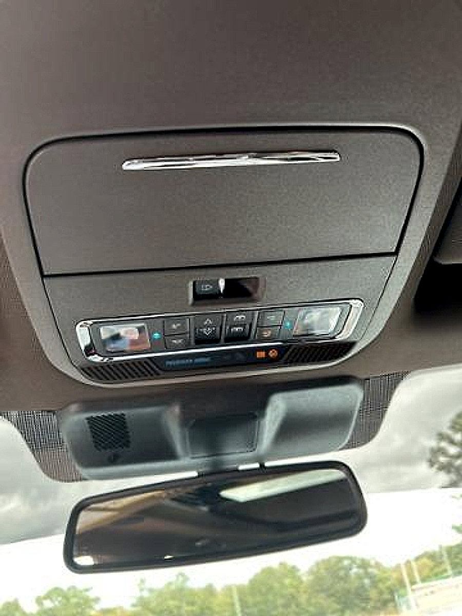 New 2025 Ford F250 King Ranch w/ Chrome Package image 25