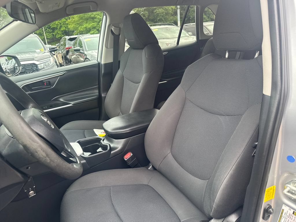 Used 2019 Toyota RAV4 LE w/ All Weather Liner Package AWD/4WD image 15