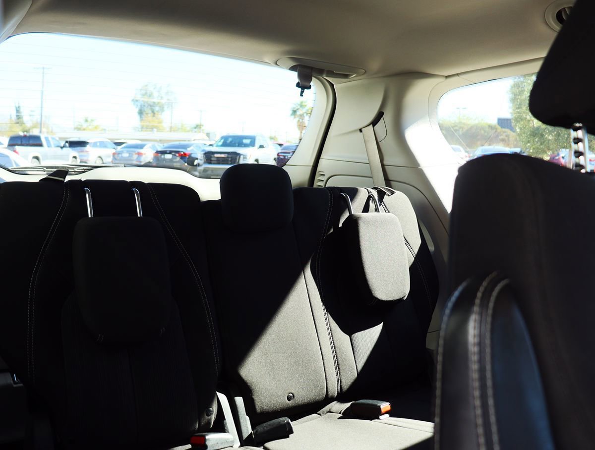 Used 2020 Chrysler Voyager L FWD image 29