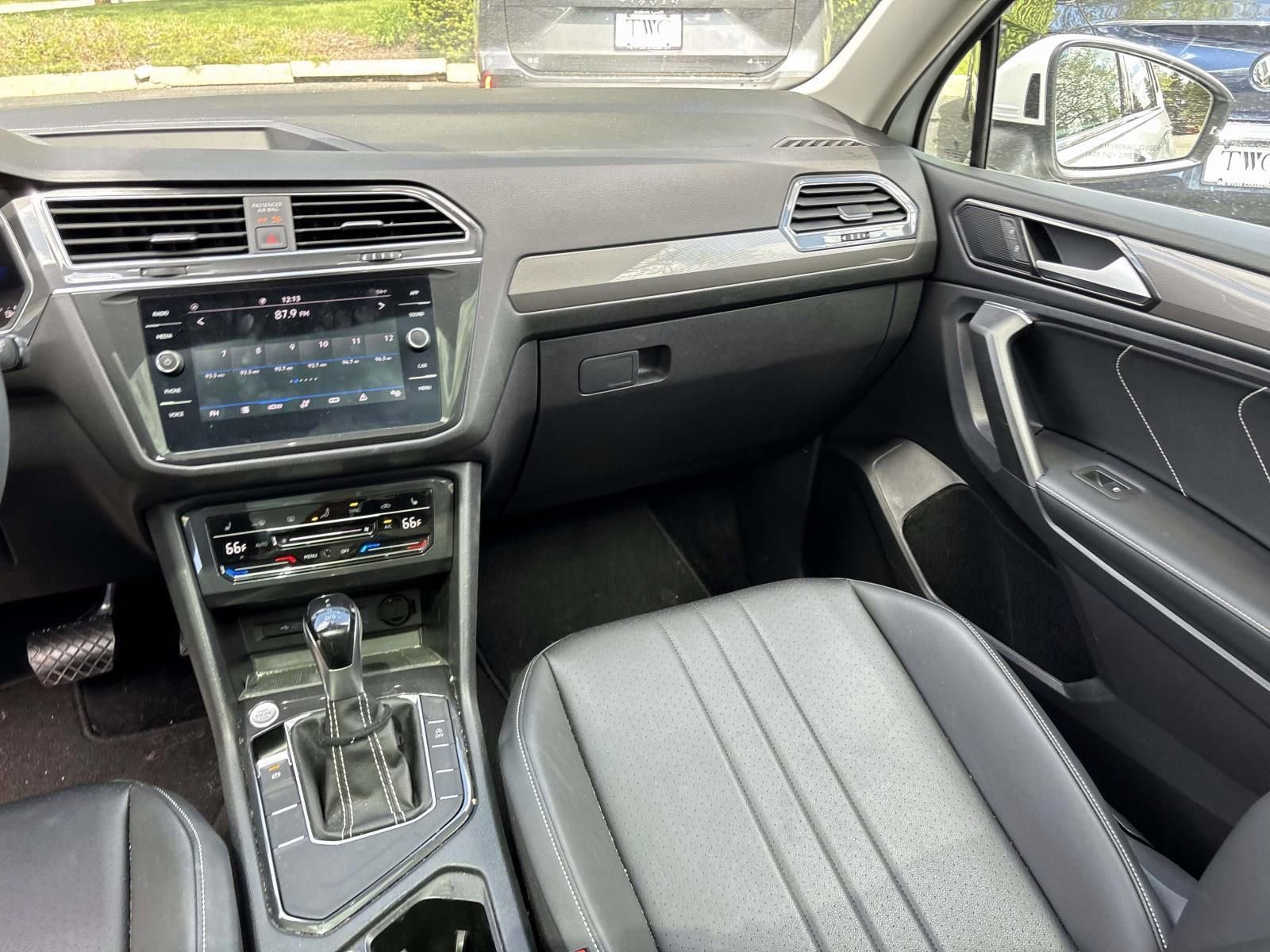 Used 2023 Volkswagen Tiguan SE w/ Panoramic Sunroof Package FWD image 31