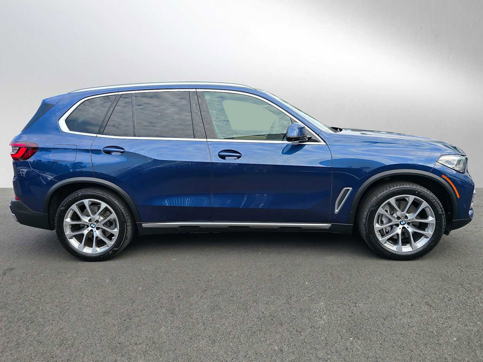 Used 2021 BMW X5 xDrive45e w/ Premium Package image 8