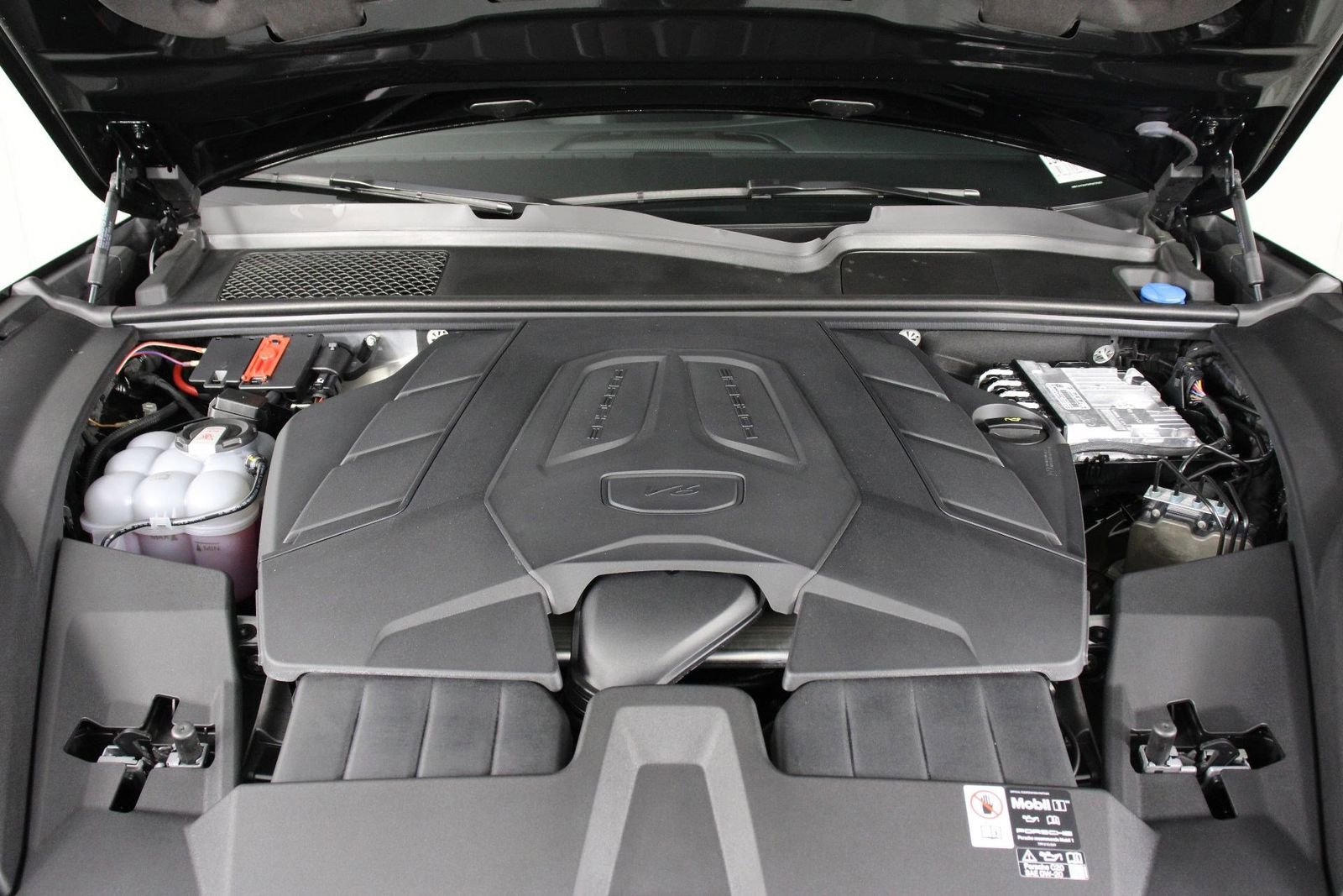 Certified 2025 Porsche Cayenne image 26