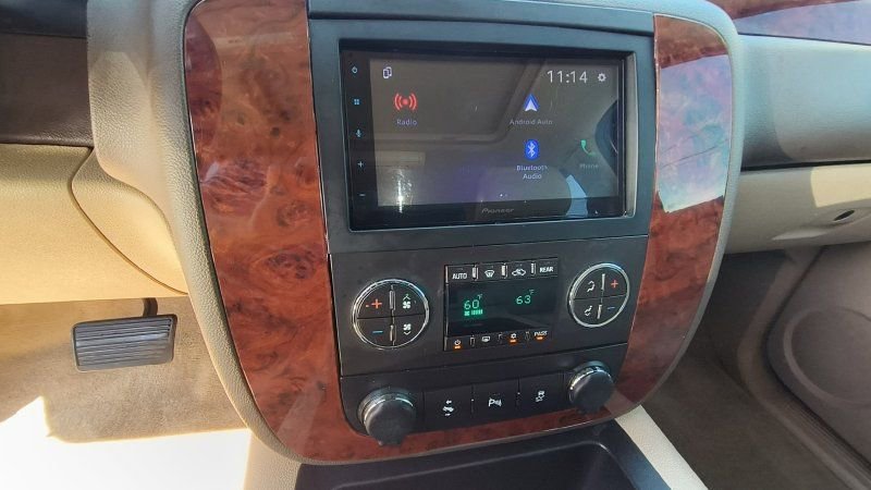 Used 2014 Chevrolet Tahoe LT w/ Luxury Package RWD image 18